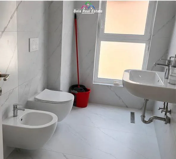 Tirane, jepet me qera apartament 1+1 Kati 2, 50 m² 420 € (ali demi)