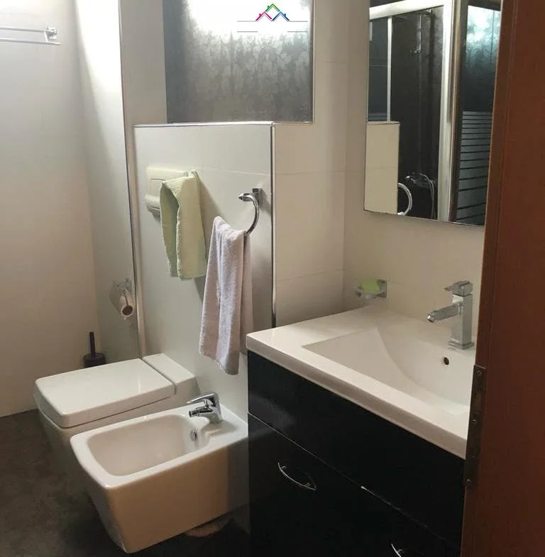 Tirane, jepet me qera apartament 2+1 Kati 5, 90 m² 680 € (rruga e dibres)