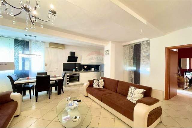 Tirane, jepet me qera apartament 1+1+BLK Kati 2, 70 m² 350 Euro (Rrugen Vorpsi)
