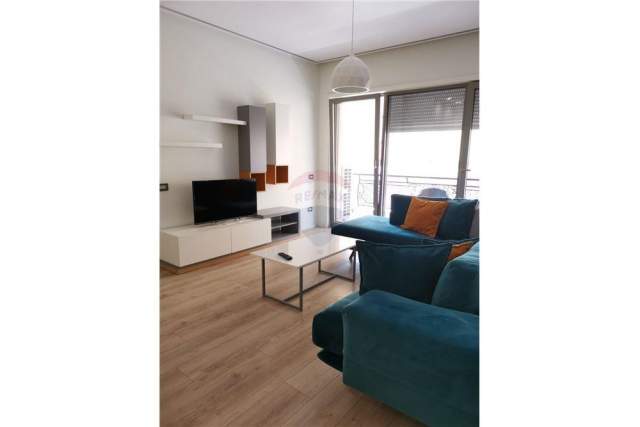 Tirane, jepet me qera apartament 2+1 Kati 5, 121 m² 700 Euro (Kompleksi Delijorgji)