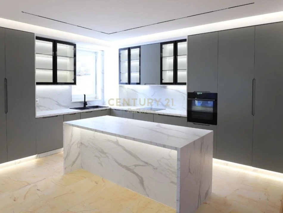 Tirane, jepet me qera apartament 5+1 Kati 4, 650 m² 3.000 € (PETRELË)