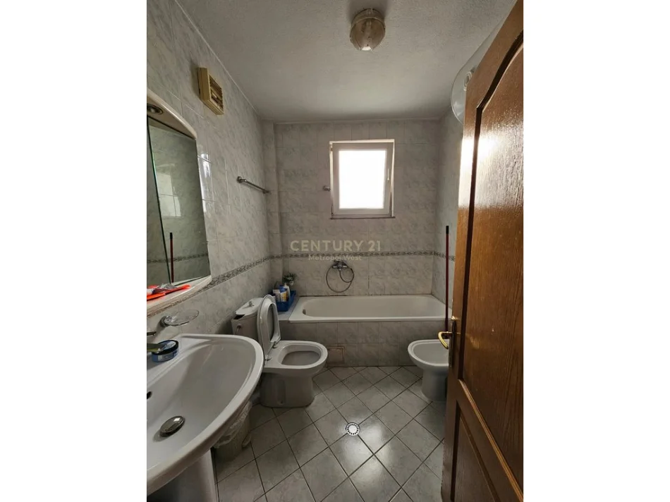 Tirane, shes apartament 2+1 Kati 5, 92 m² 189.000 € (Rruga e Dibres)