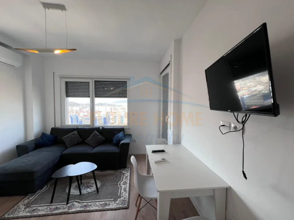 Tirane, jepet me qera apartament 1+1+Ballkon Kati 10, 45 m² 450 Euro (Spitali Amerikan 3)
