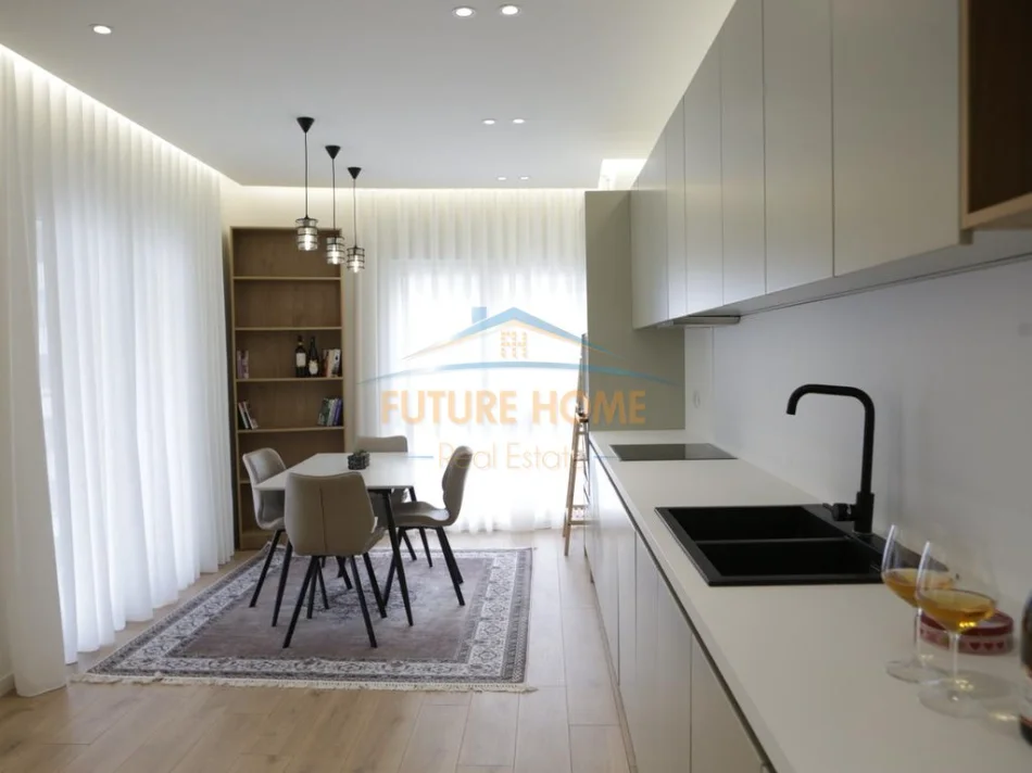 Tirane, jepet me qera apartament 2+1 Kati 4, 119 m² 1.200 € (Zogu i Zi)