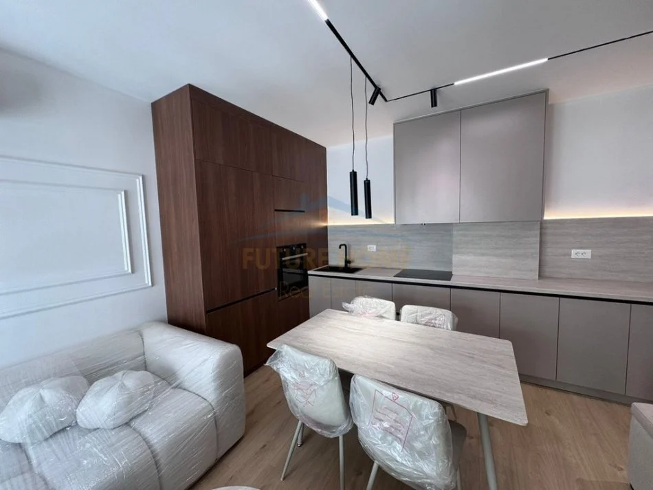 Tirane, jap me qera ,apartament me mobilim luksoz 1+1+Ballkon Kati 6, 62 m² 500 € (ALI DEMI)