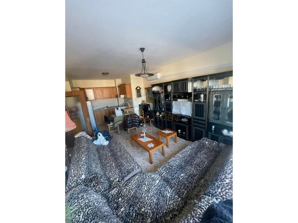 Tirane, jepet me qera apartament 2+1 Kati 6, 100 m² 450 € (Kinostudio)