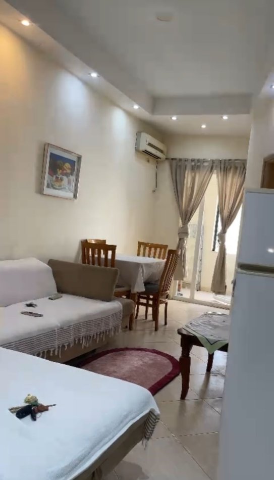 Tirane, jepet me qera apartament 1+1+Ballkon Kati 3, 65 m² 350 € (rruga Bill Klinton)
