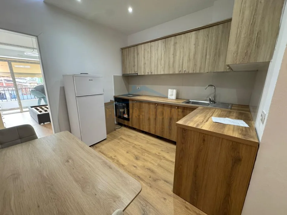 Tirane, jepet me qera apartament 1+1 Kati 6, 70 m² 550 € (Rruga Myslym Shyri)