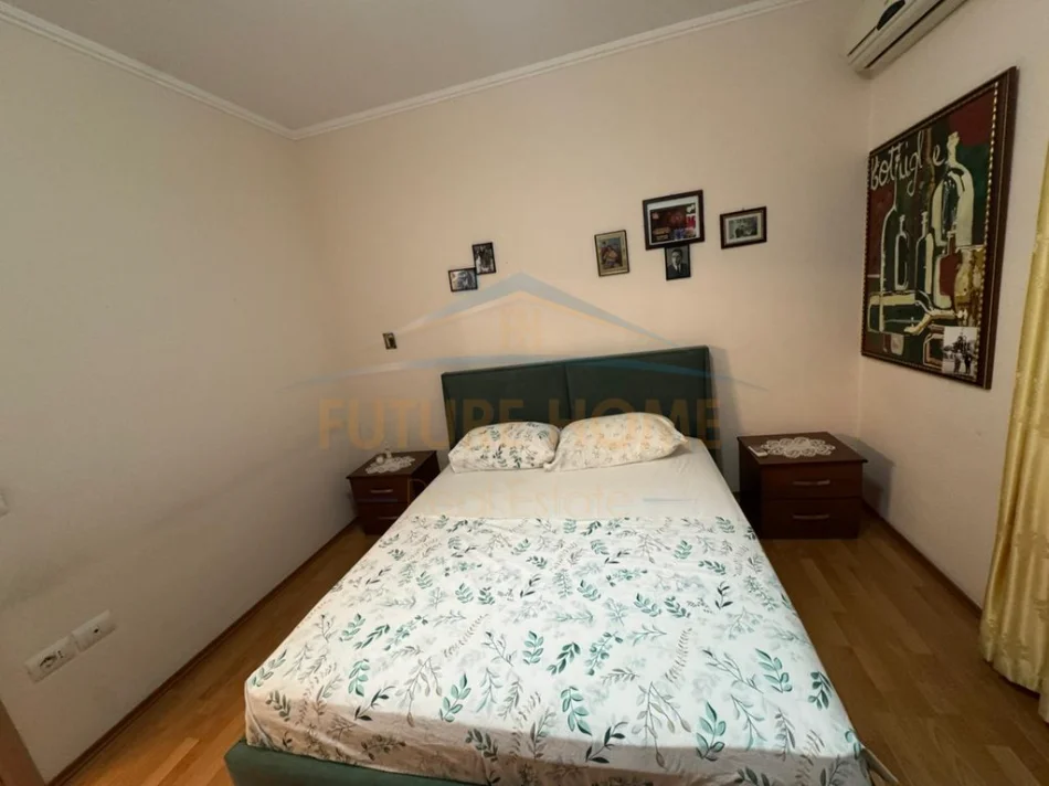 Tirane, jepet me qera apartament 1+1 Kati 2, 70 m² 500 € (Ali DemI)