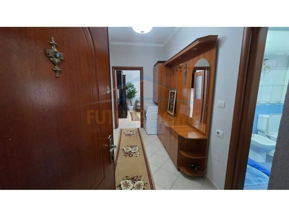 Tirane, shitet apartament 1+1 Kati 2, 62 m² (xhamlliku)