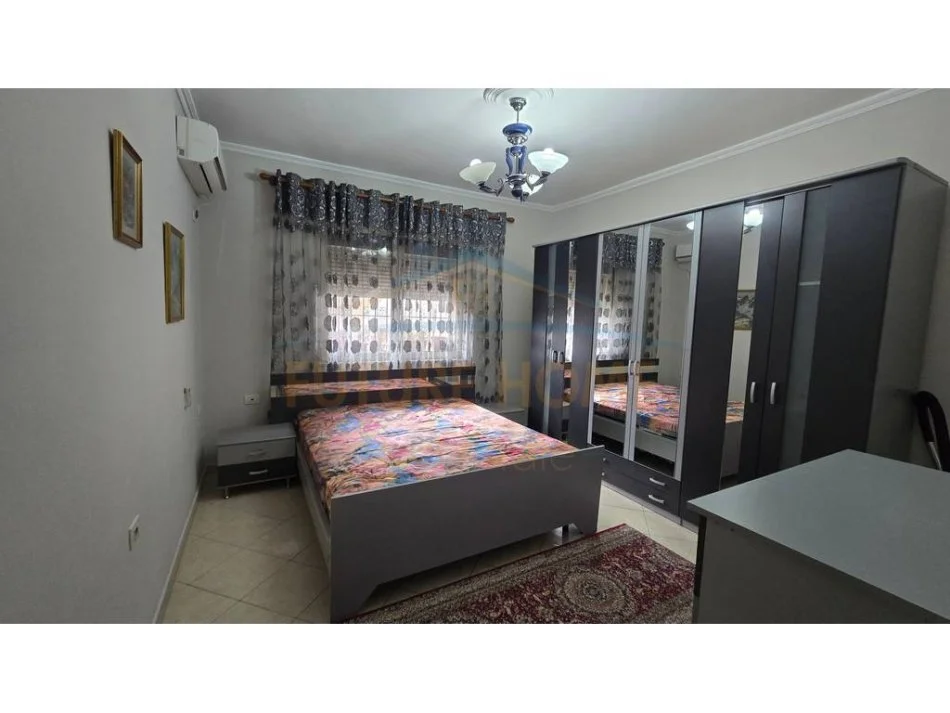 Tirane, shitet apartament 1+1 Kati 2, 62 m² (xhamlliku)