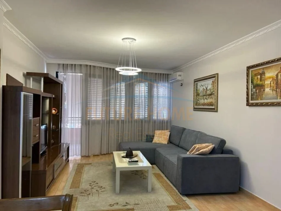 Tirane, jepet me qera apartament 2+1+Ballkon Kati 5, 115 m² 800 € (21 Dhjetori)