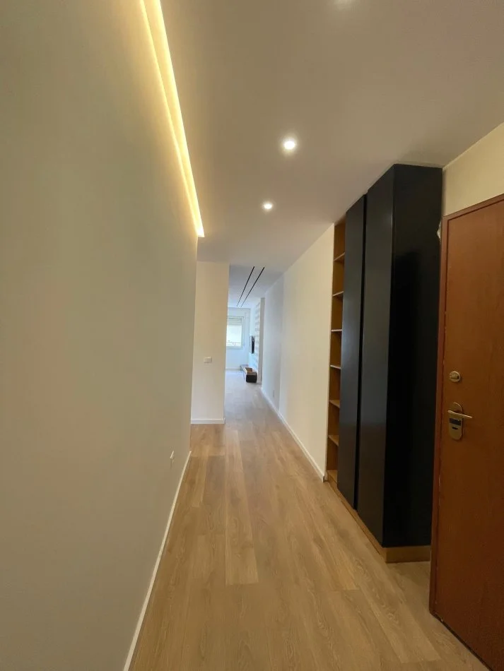 Tirane, jepet me qera apartament 3+1 Kati 2, 116 m² 1.000 € (Tirane, Liqeni i Thate)