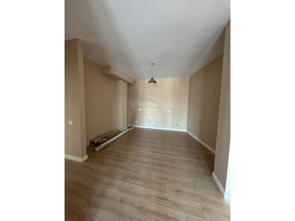 Tirane, shitet apartament 1+1+Ballkon Kati 3, 94 m² 159.000 € (sauk)