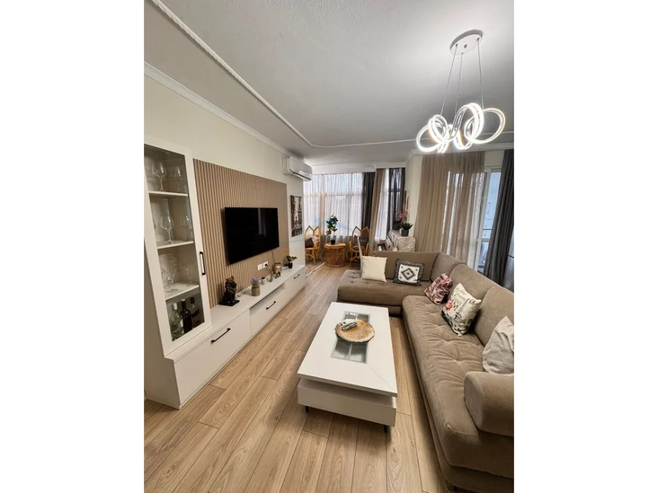 Tirane, jepet me qera apartament 3+1+Aneks+Ballkon Kati 3, 91 m² 1.000 € (Bulevardi B.Curri)