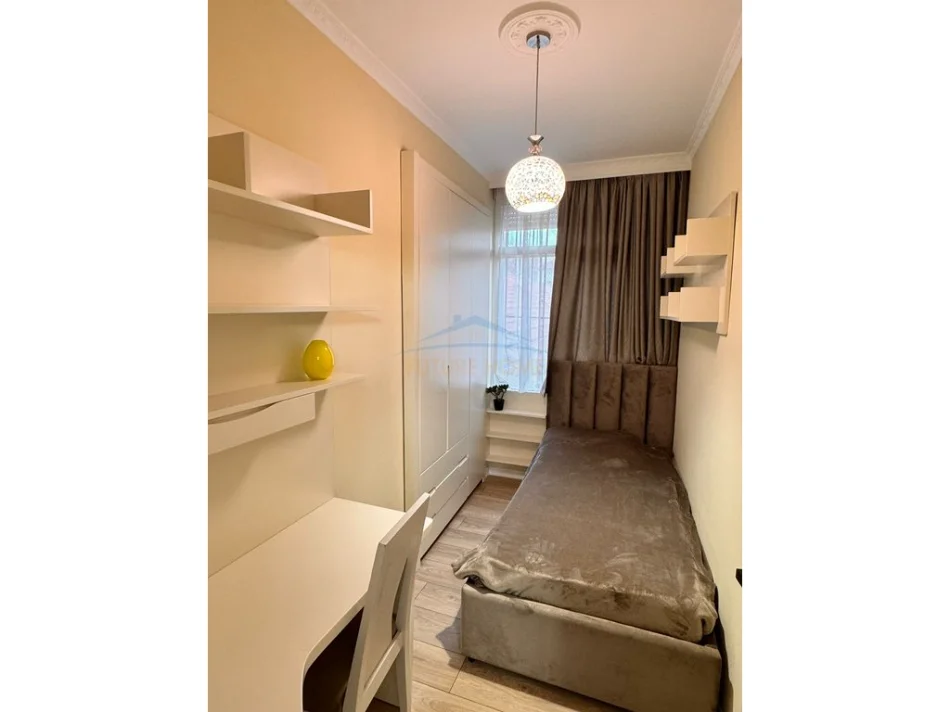 Tirane, jepet me qera apartament 3+1 Kati 3, 91 m² 1.200 € (Bulevardi B.Curri)