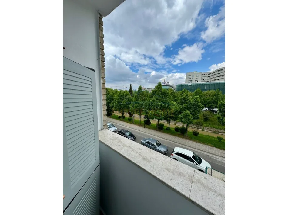Tirane, jepet me qera ambjent biznesi Kati 2, 67 m² 750 € (Tek Kryqezimi i Vasil Shantos)
