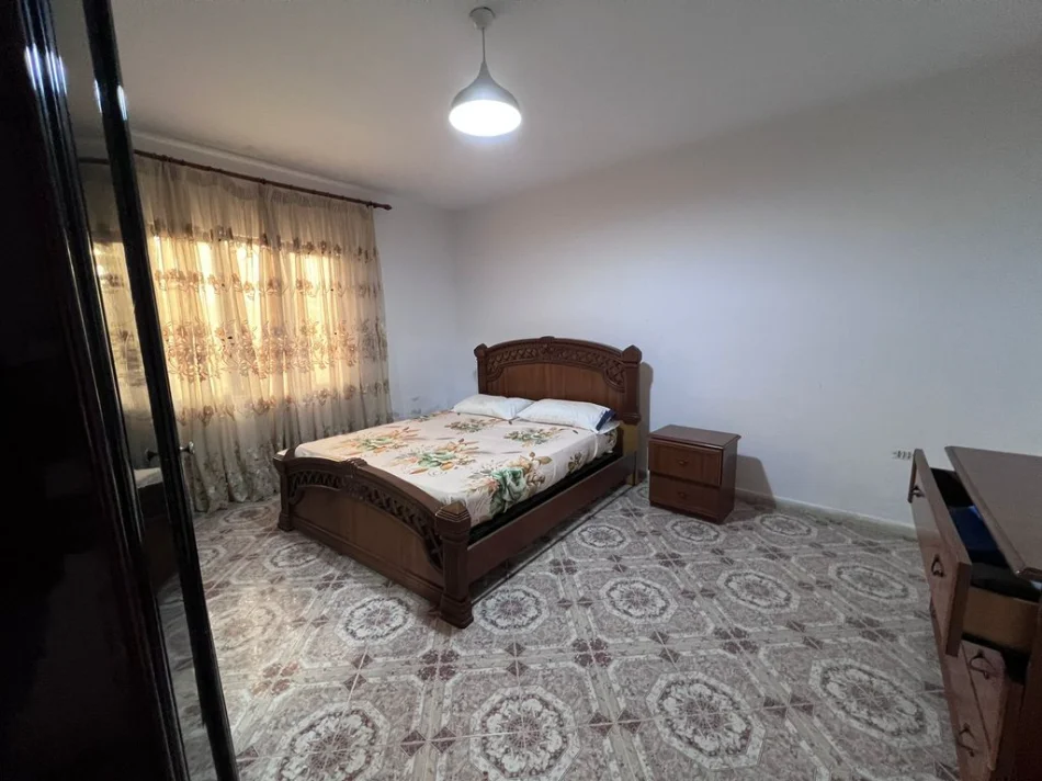 Tirane, jepet me qera apartament 2+1 Kati 1, 110 m² 500 € (Ish Parku i Autobuzave)