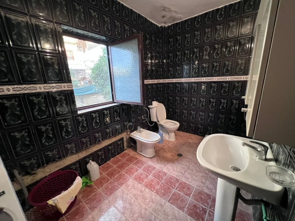 Tirane, jepet me qera apartament 2+1 Kati 1, 110 m² 500 € (Ish Parku i Autobuzave)