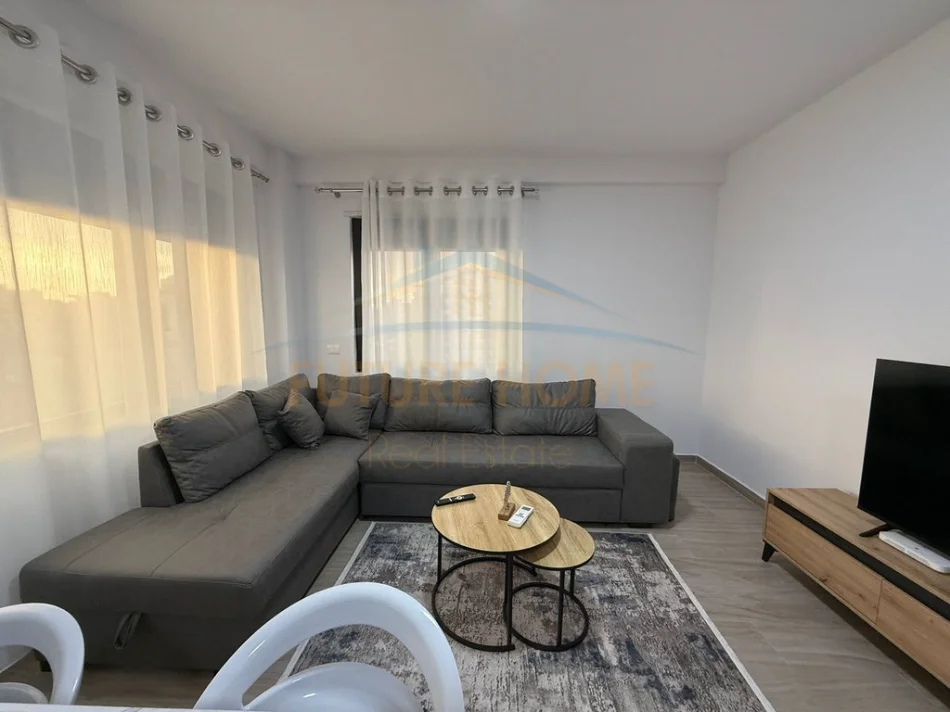 Tirane, jepet me qera apartament 2+1 Kati 7, 95 m² 800 € 