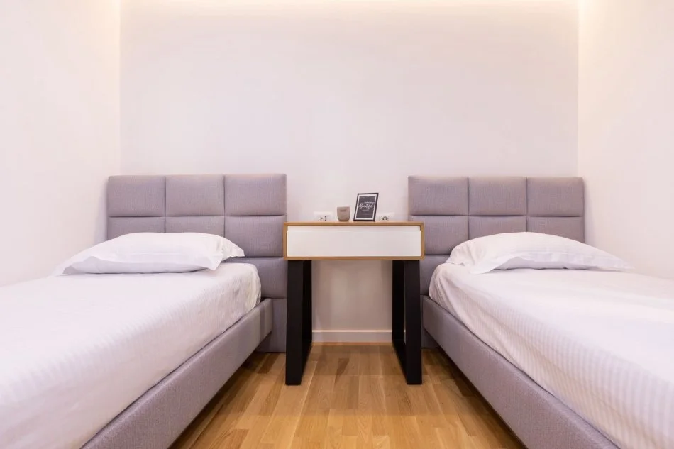 Tirane, shes apartament 2+1+Ballkon Kati 2, 105 m² 260.000 € (Rrug Hysni Begolli)