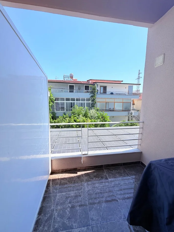 Durres, jepet me qera garsonier Studio Kati 1,