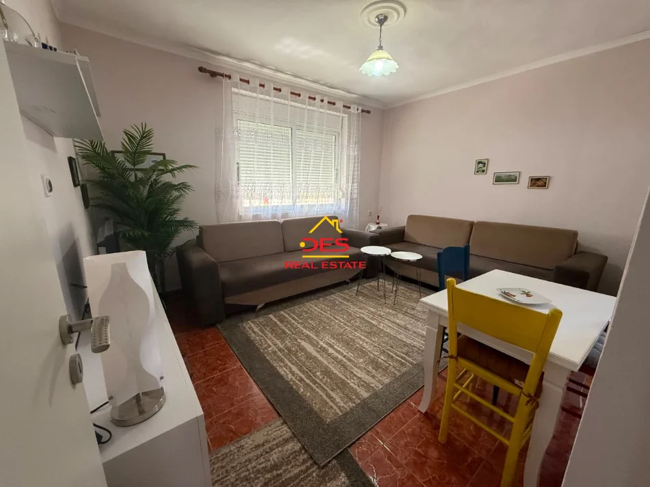 Vlore, jepet me qera apartament 1+1 Kati 2, 70 m² 350 € (Rruga Fejzo Mema)
