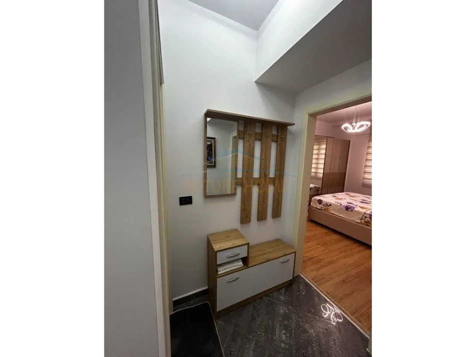 Tirane, jepet me qera apartament 2+1 Kati 2, 105 m² 1.000 € (21 Dhjetori, Tiranë)
