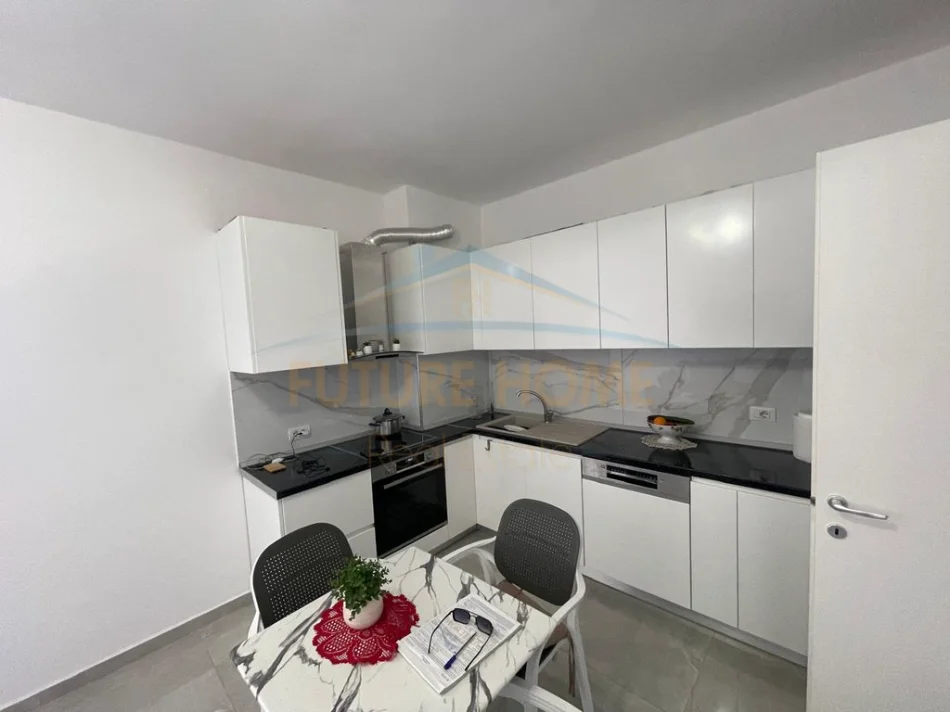 Tirane, shitet apartament 1+1 Kati 4, 70 m² 120.000 € (SAUK)