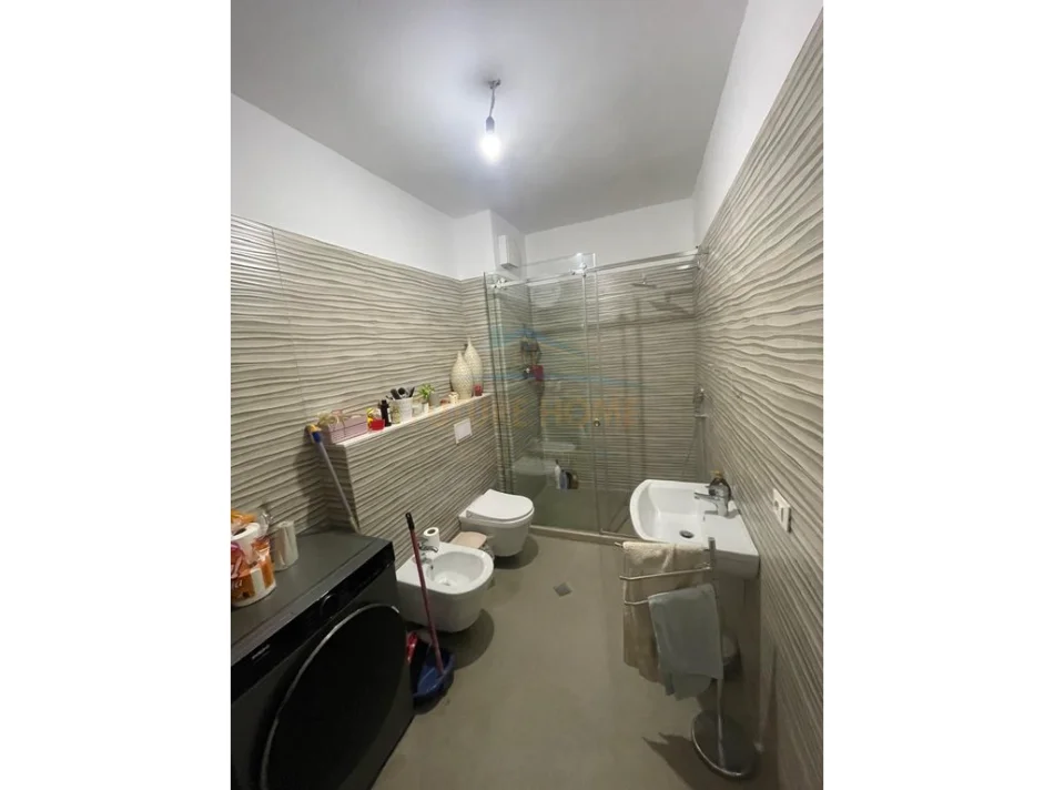 Tirane, shitet apartament 1+1 Kati 4, 70 m² 120.000 € (SAUK)