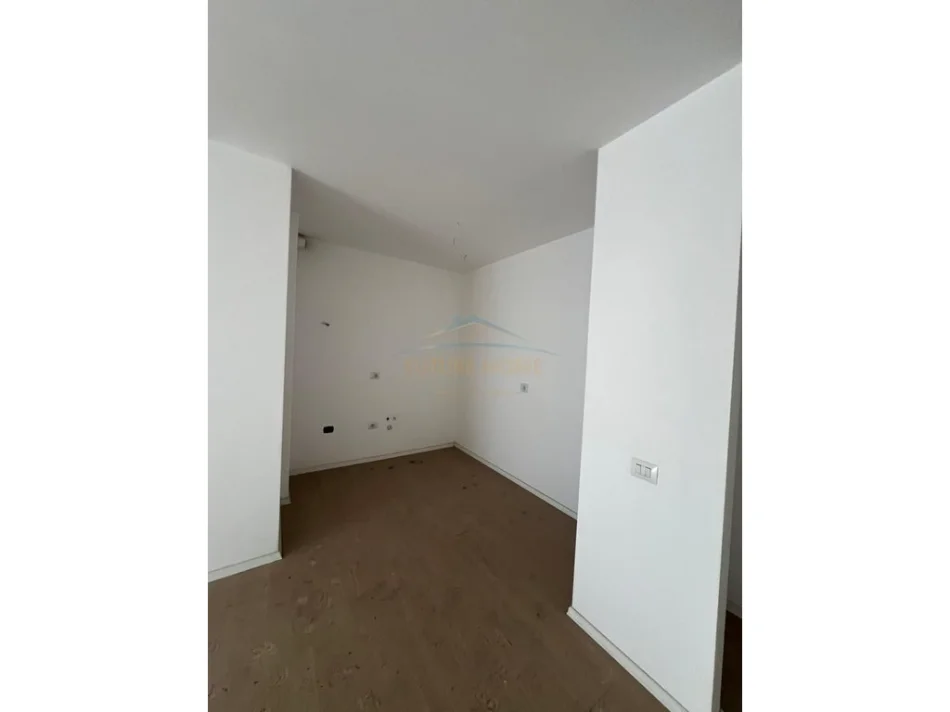 Tirane, shitet apartament 2+1+2+Post Parkimi+2 Ballkon Kati 5, 91 m² 265.000 € (Ish Parku i Autobuzave)
