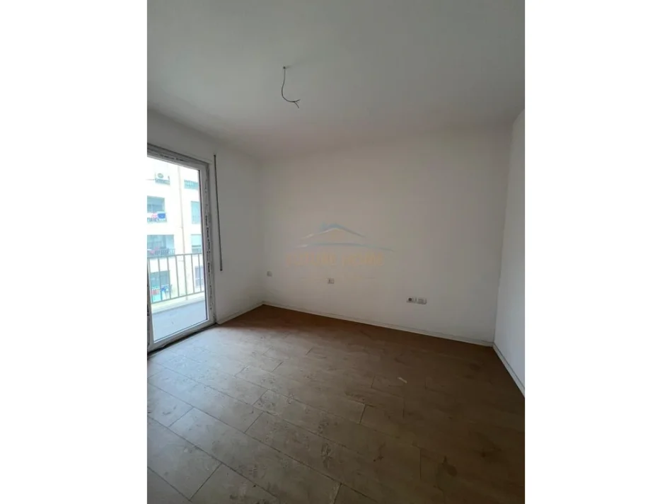 Shitet, Apartament 2+1+2+Post parkimi, Ish Parku i Autobuzave, Tirane