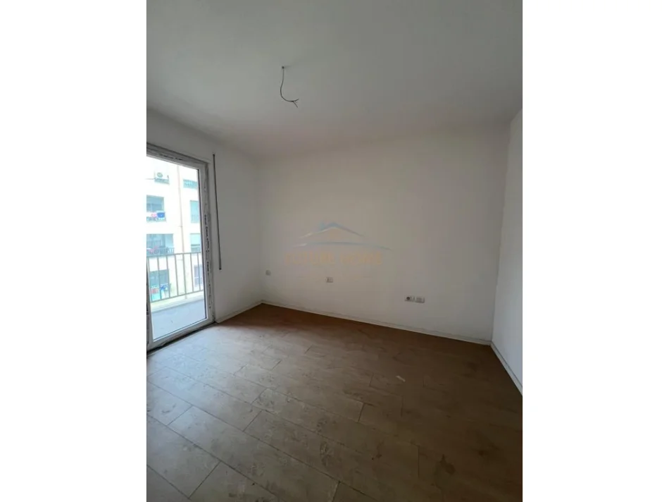 Tirane, shitet apartament 2+1+Ballkon Kati 5, 91 m² 265.000 € (Ish Parku)