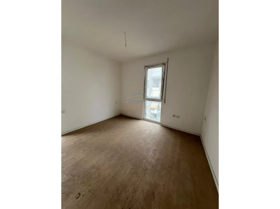 Shitet, Apartament 2+1+2+Post parkimi, Ish Parku i Autobuzave, Tirane