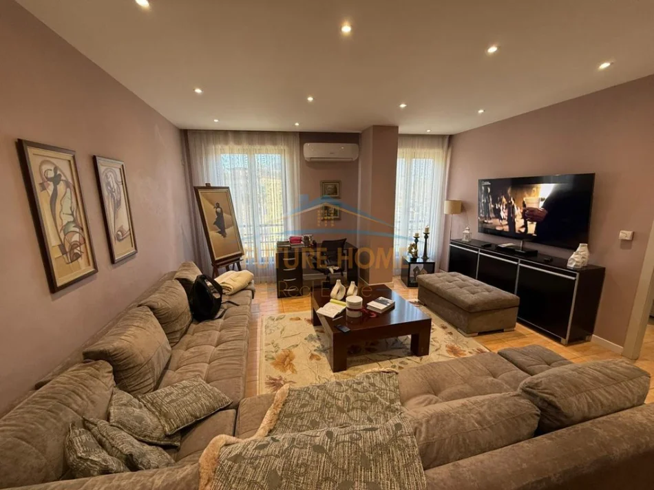 Tirane, shitet apartament 2+1+Ballkon Kati 5, 105 m² 235.000 € (Zogu i Zi)