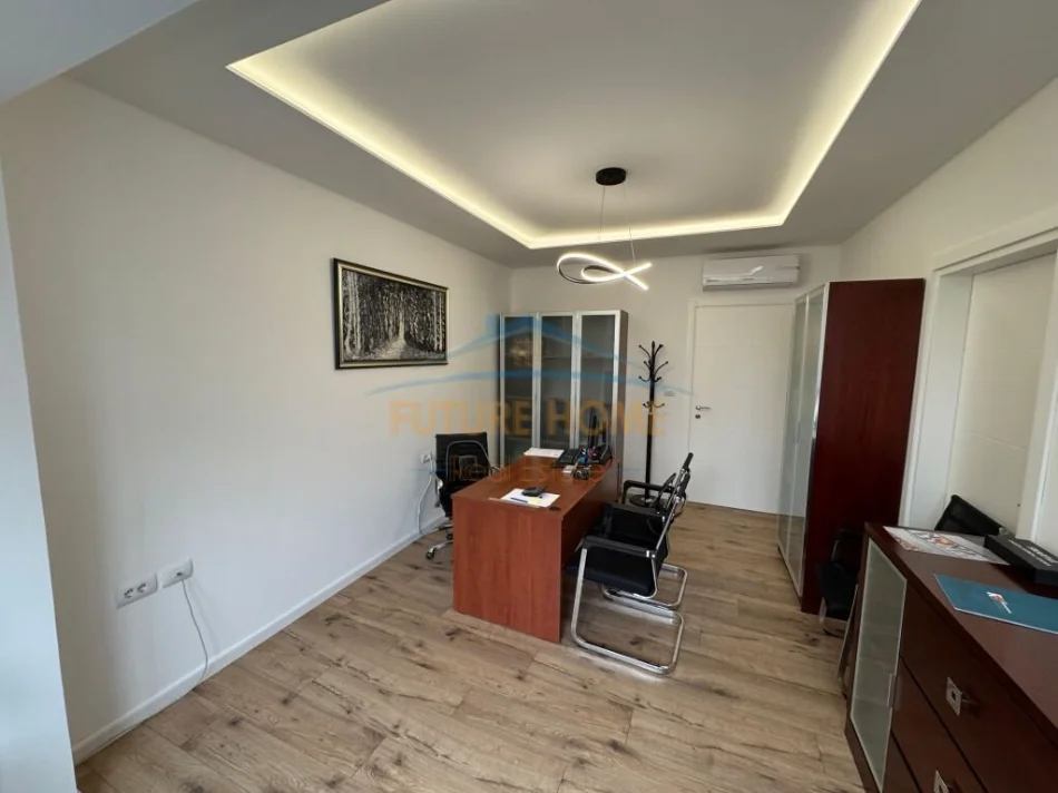 Tirane, jepet me qera ambjent biznesi Kati 1, 72 m² 1.100 € (Bulevardi zogu I)