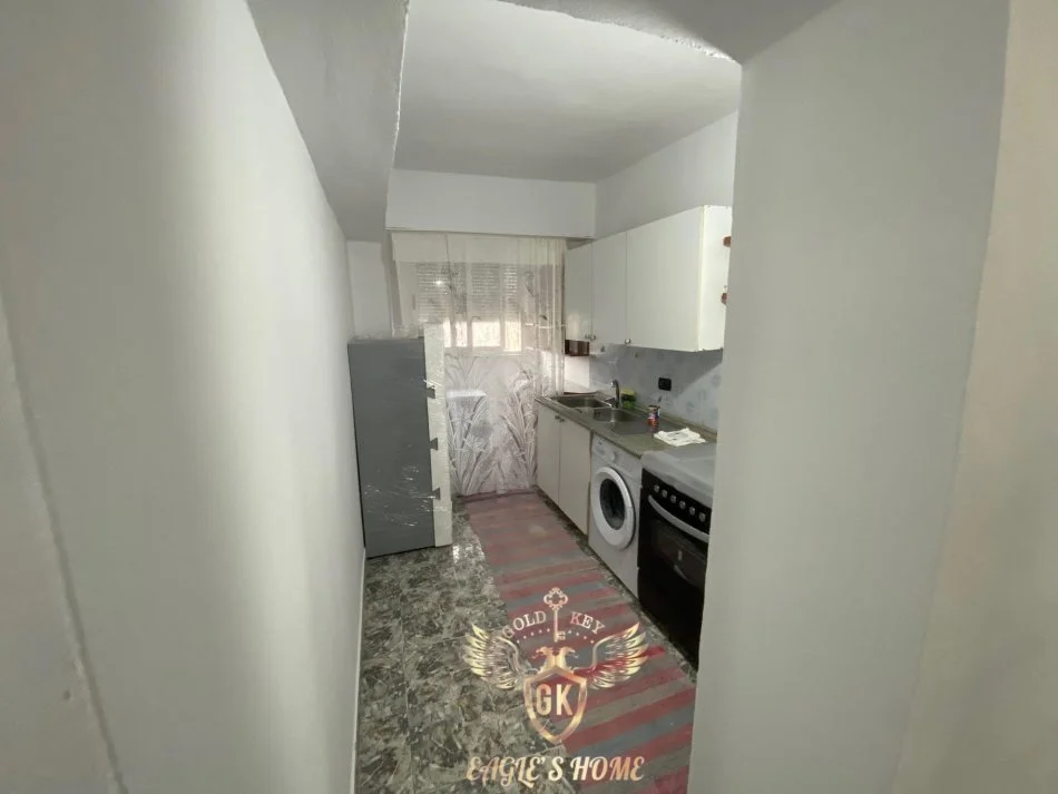 Qera 1+1 
•Mundesi Parkimi publik 
•  i mobiluar
• Ndertim egzistues, Kati 5 (fundit) Nuk ka ashensor
• Jepet per afatgjate
🏡Spitali Amerikan Durres🏡
• 240€ Muaji✅
WEB LINK : https://goldkeyrealestate.al/sq/DetajetePron%C3%ABs/15478611
Post Nr : 15478611
________________________________________
PE