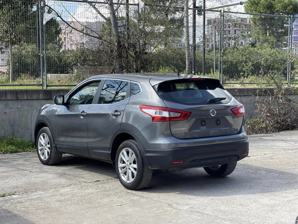 Tirane, shes SUV | Fuoristrad | Xhip NISSAN QASHQAI Nafte, gri e erret automatik Klima 165.000 km 11.900 €
