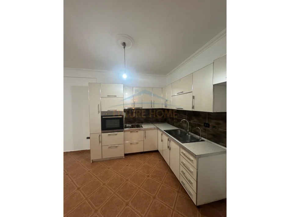 Tirane, shitet apartament 2+1 Kati 5, 91 m² 150.000 € (Misto Mame)