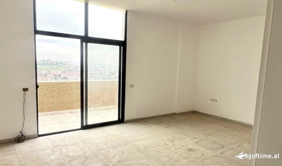 Tirane, shes apartament 2+1+Ballkon Kati 6, 120 m² 135.000 € (SHKOZE)