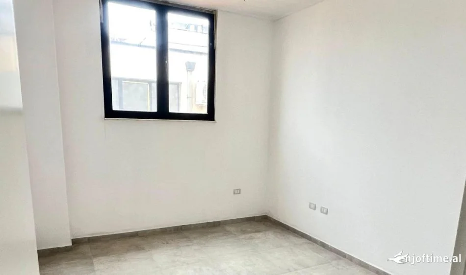 Tirane, shes apartament 2+1+Ballkon Kati 6, 120 m² 135.000 € (SHKOZE)