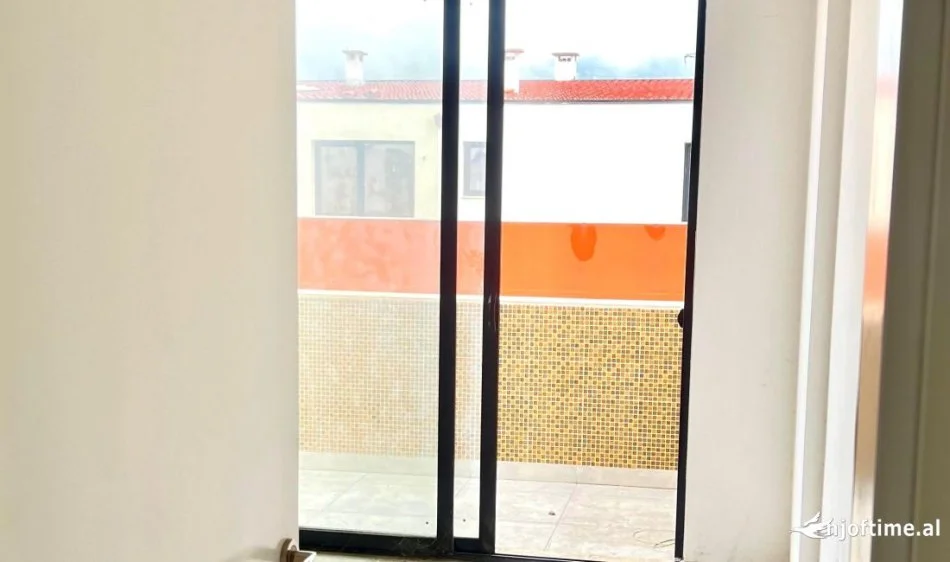 Tirane, shes apartament 2+1+Ballkon Kati 6, 120 m² 135.000 € (SHKOZE)