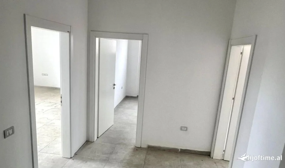 Tirane, shes apartament 2+1+Ballkon Kati 6, 120 m² 135.000 € (SHKOZE)