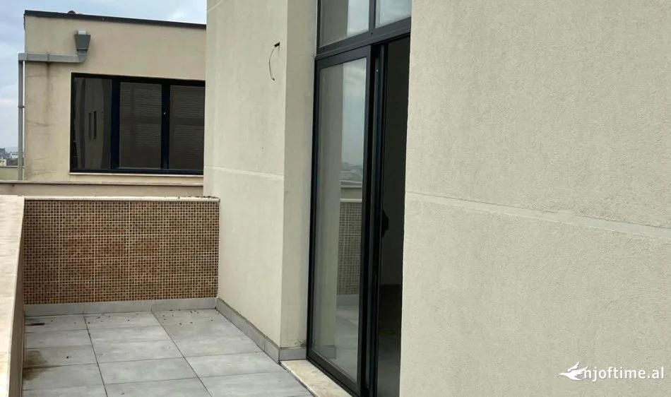 Tirane, shes apartament 2+1+Ballkon Kati 6, 120 m² 135.000 € (SHKOZE)