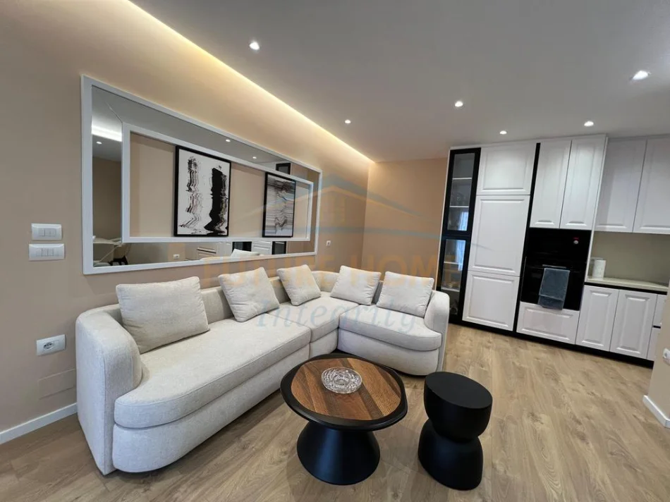 Tirane, shitet apartament 2+1+2,  Kati 3, 117 m² 330.000 € (Rruga e Durrësit)
