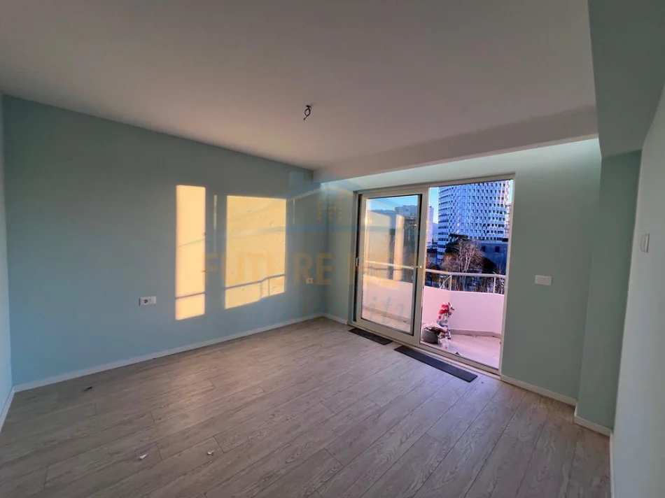 Tirane, jepet me qera ambjent biznesi Kati 4, 105 m² 1.200 € (Qendër)