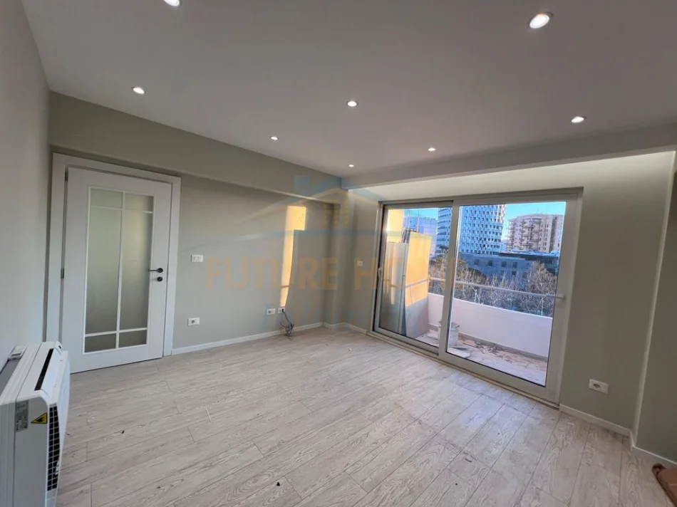 Tirane, jepet me qera ambjent biznesi Kati 4, 105 m² 1.200 € (Qendër)