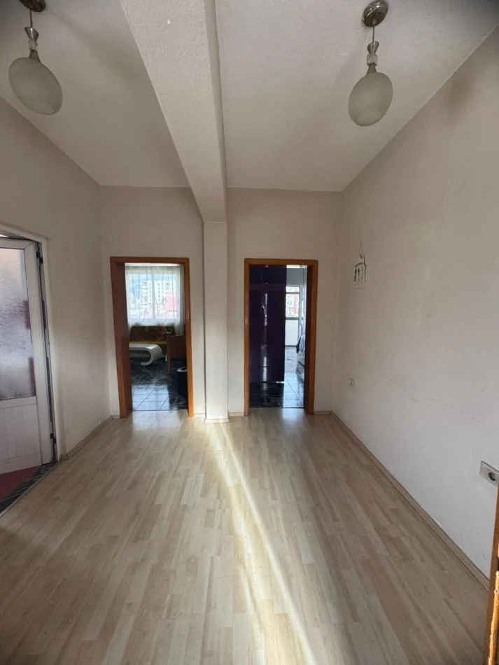 Tirane, jepet me qera apartament 2+1+Ballkon Kati 3, 80 m² 400 € (Te rrethi ne Astir)