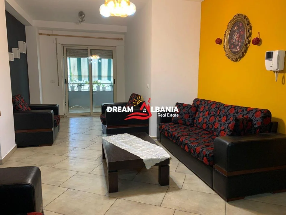 Tirane, jepet me qera apartament 2+1 Kati 2, 90 m² 600 € (Rruga Fortuzi)