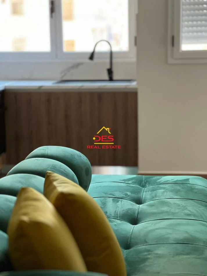 Vlore, jepet me qera apartament 1+1+Ballkon Kati 2, 55 m² 500 € (Rruga Hasan Kushta)